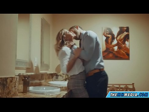 ❤️ Wanneer 'n rondborstige blondine jou in 'n openbare toilet verlei Fok video by ons af.techkoala.top ❌❤